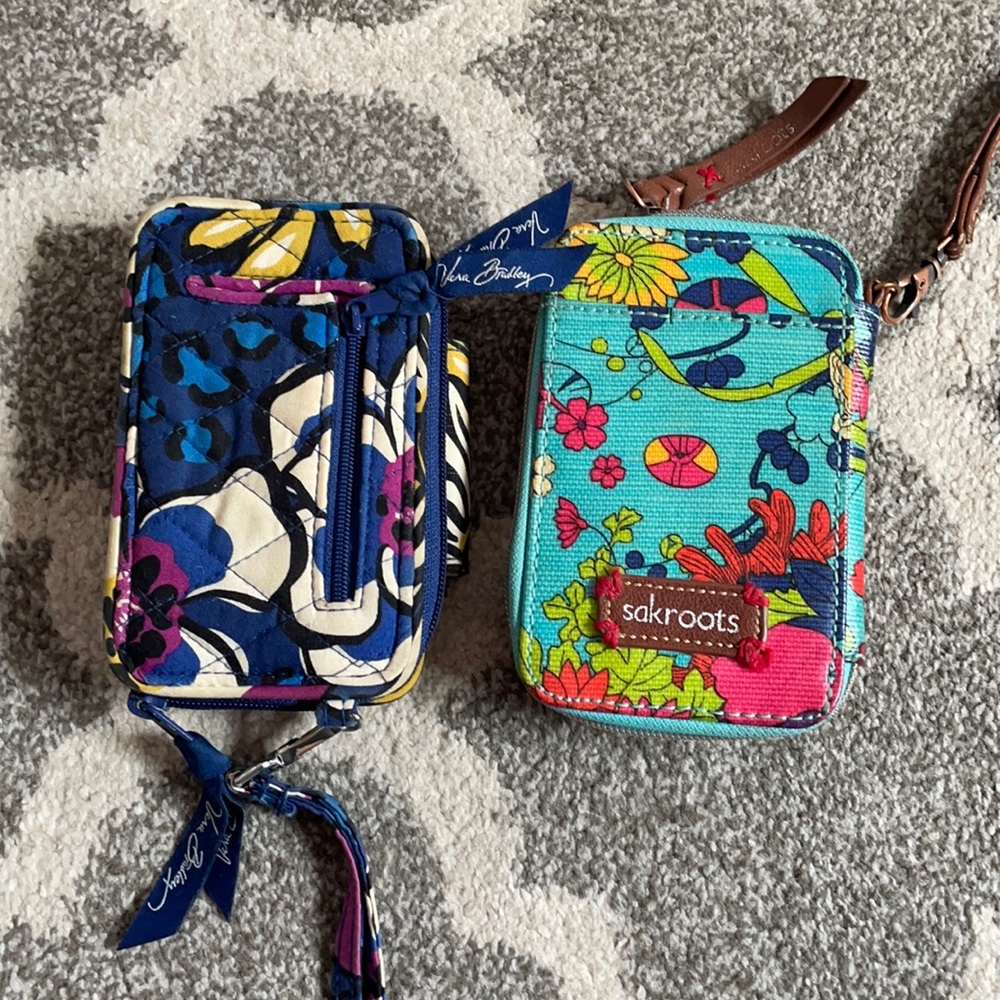 2 wristlets